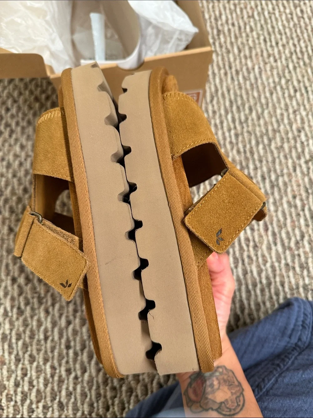 Koolaburra by UGG Chestnut Suede Platform Slide Sandals size 6, new in box